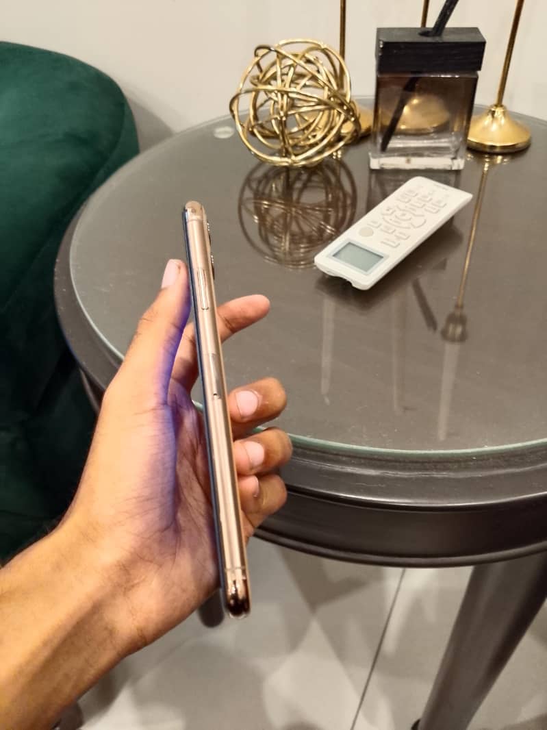 Apple iPhone 11 Pro Max 2