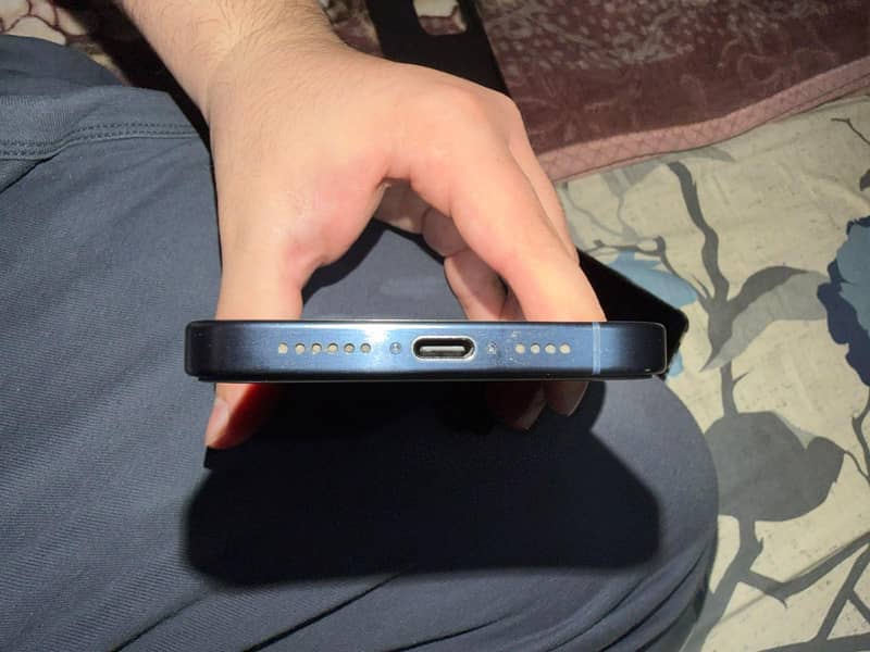 Apple iPhone 15 Pro Max 2