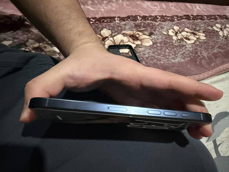 Apple iPhone 15 Pro Max 3