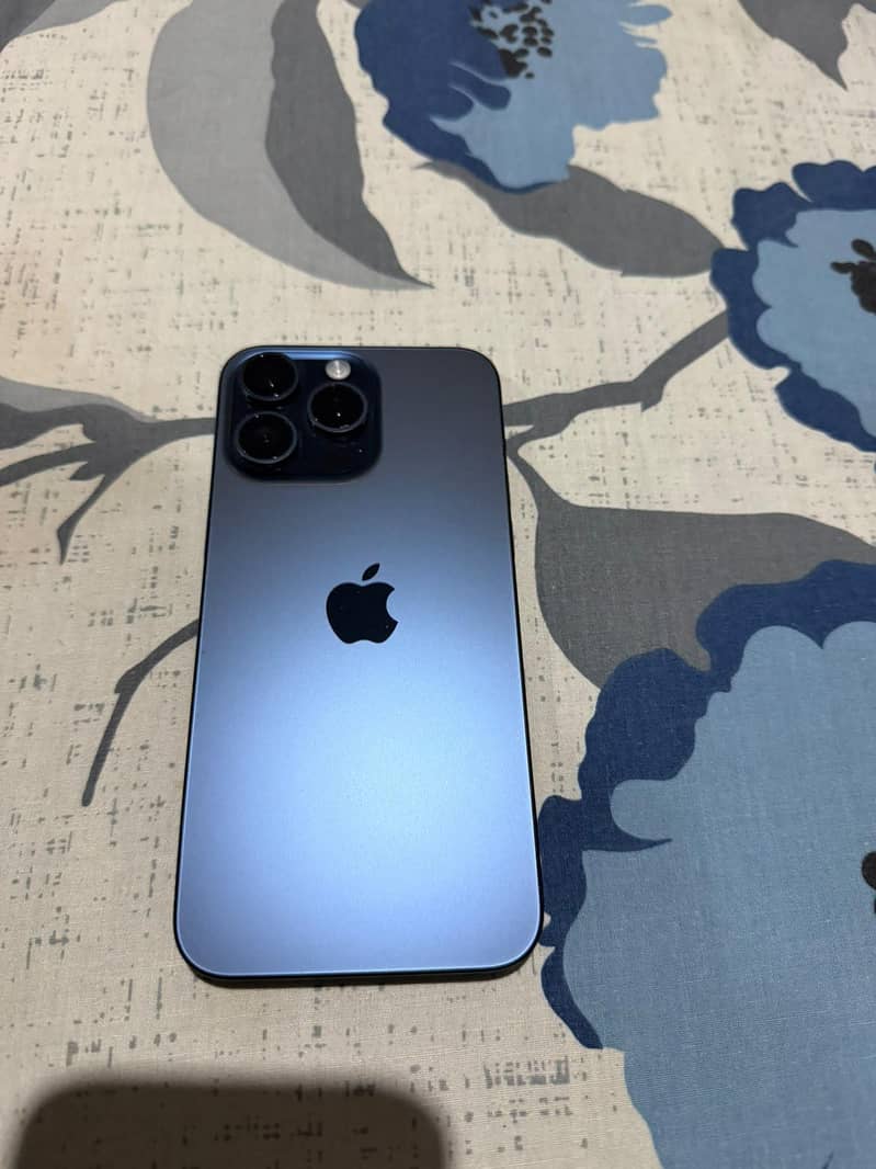 Apple iPhone 15 Pro Max 4