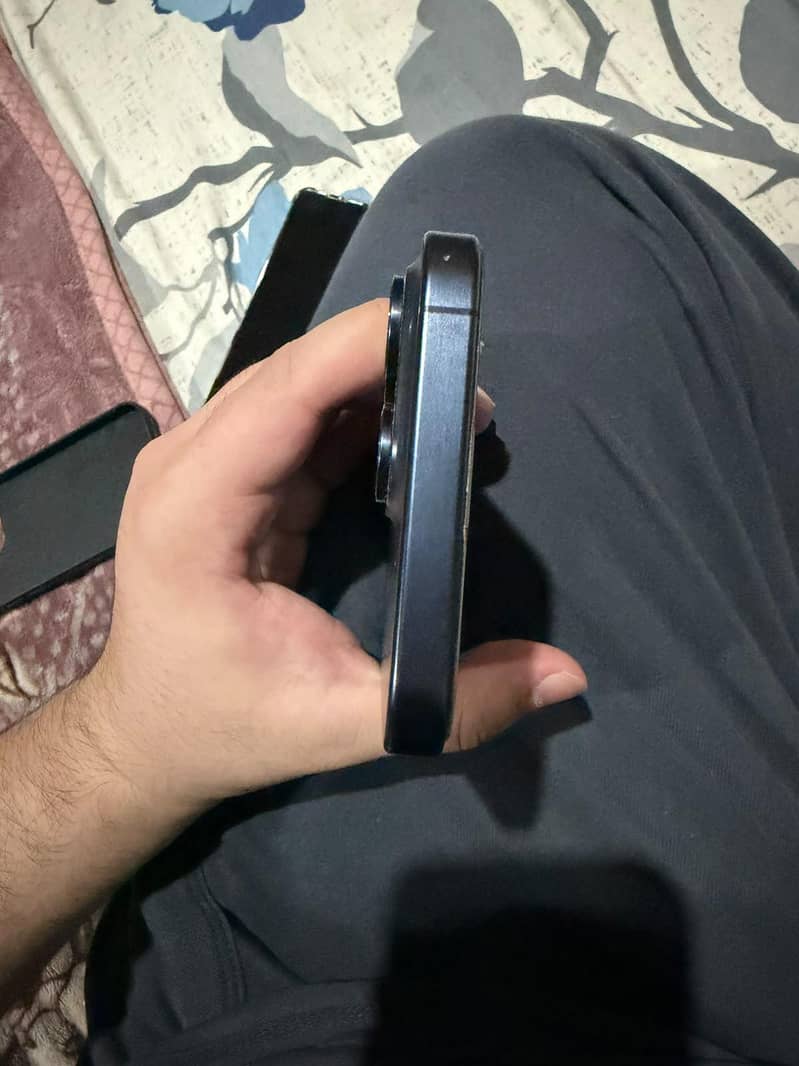 Apple iPhone 15 Pro Max 6