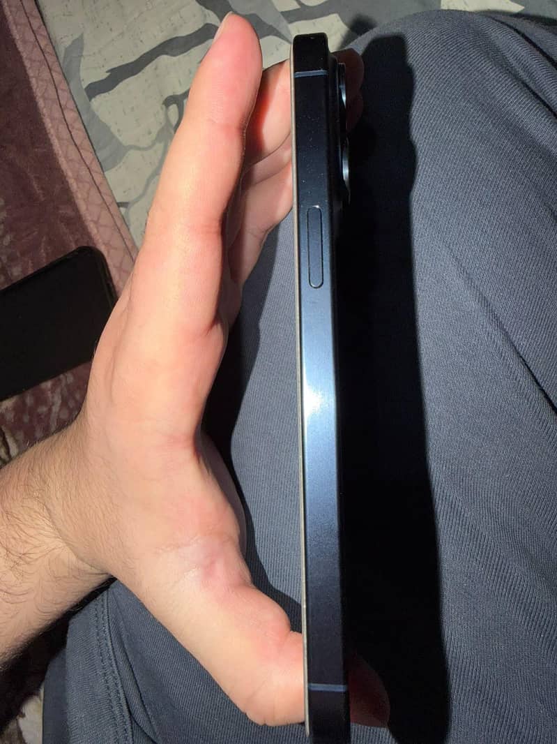 Apple iPhone 15 Pro Max 9