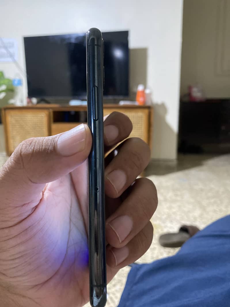 Apple iPhone 11 Pro 4