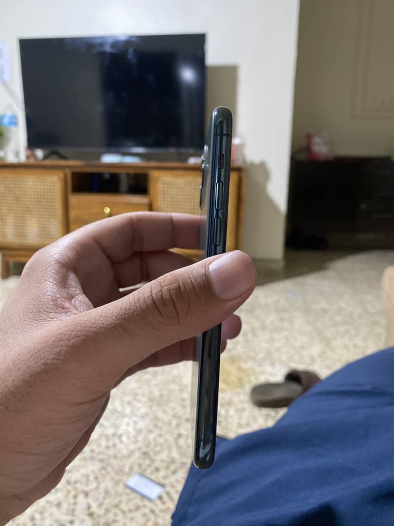 Apple iPhone 11 Pro 6
