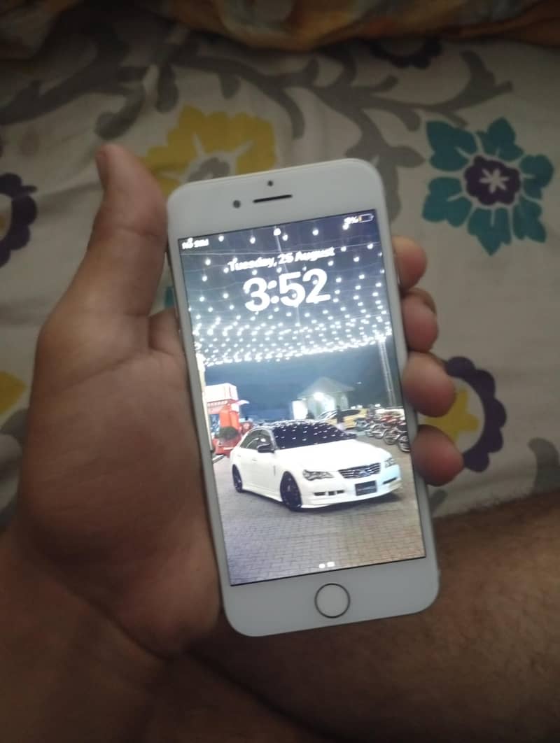 Apple iPhone 8 1