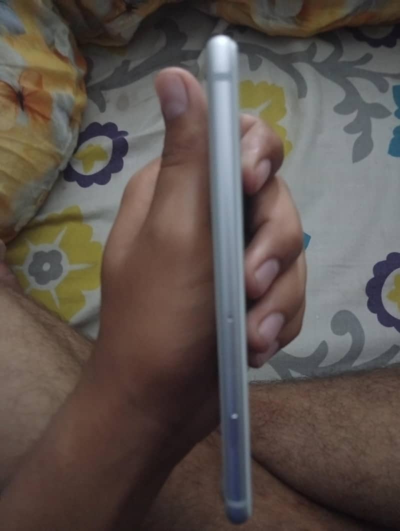 Apple iPhone 8 3