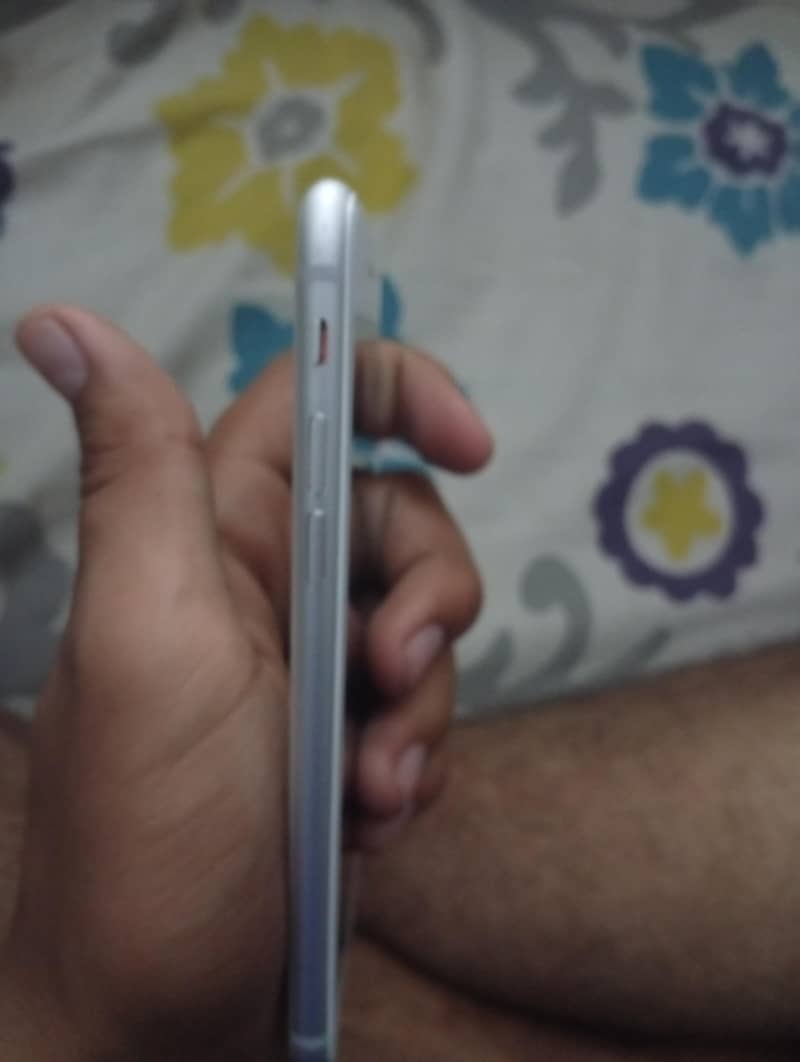 Apple iPhone 8 5