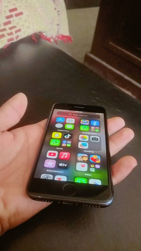 Apple iPhone 8 1