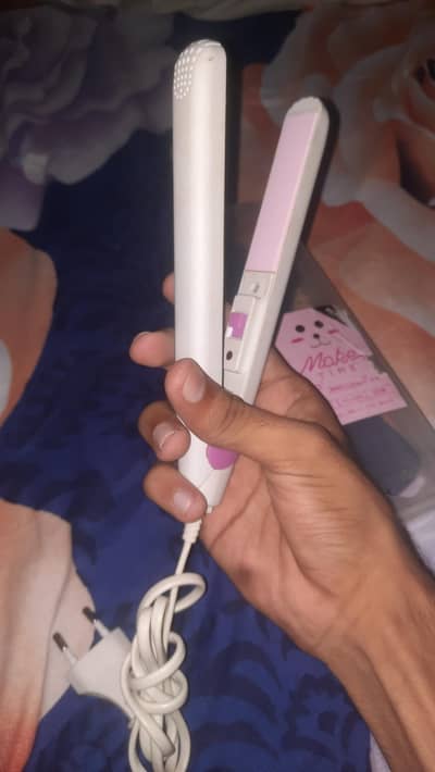 HAIR STRAIGHTNER