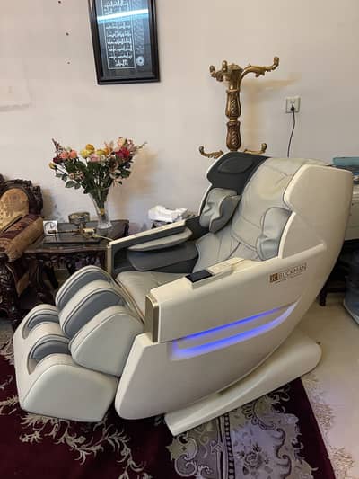 JC BUCKMAN TMC-331 4D MASSAGE CHAIR