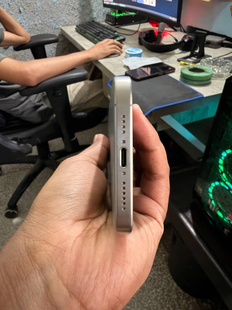 Apple iPhone 15 Pro Max 5