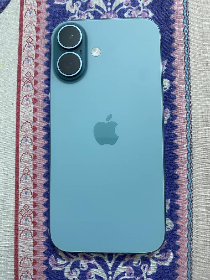 Apple iPhone 16 0
