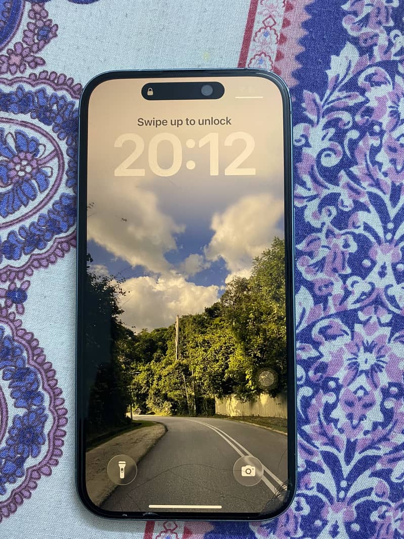 Apple iPhone 16 2