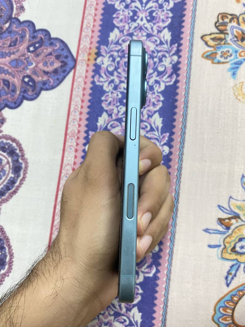 Apple iPhone 16 3
