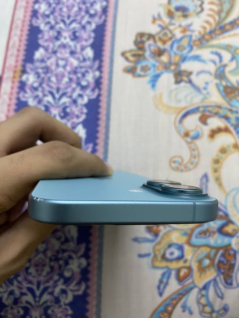 Apple iPhone 16 4