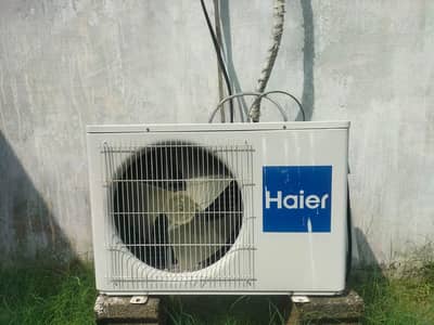 1.5 ton non inverter haier AC gas stor original condition