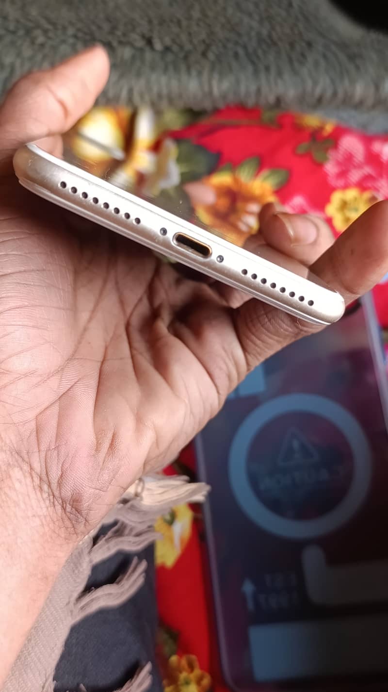 Apple iPhone 7 Plus 2