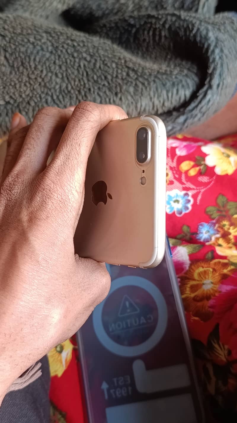 Apple iPhone 7 Plus 3