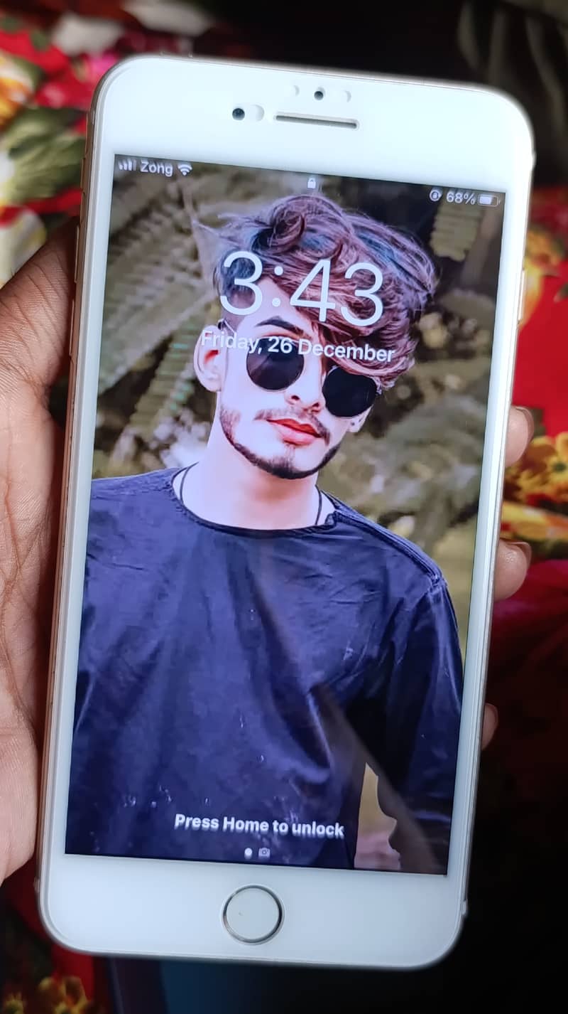 Apple iPhone 7 Plus 5
