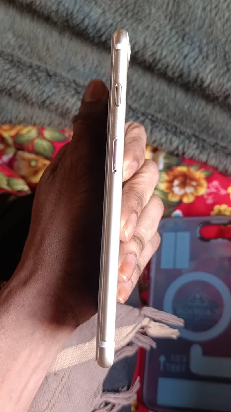 Apple iPhone 7 Plus 6
