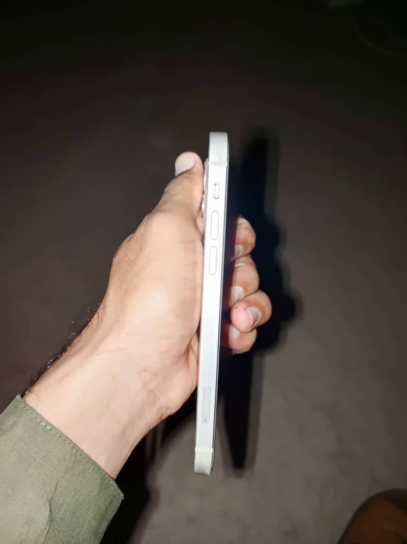 Apple iPhone 12 3