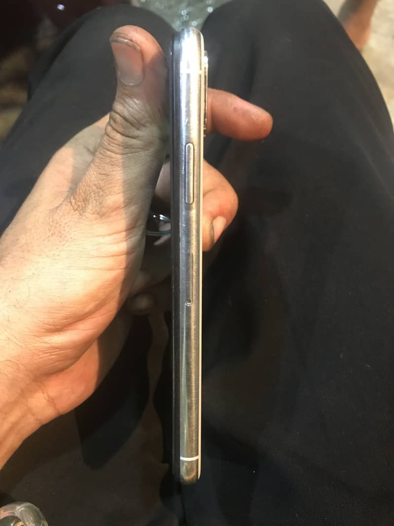 Apple iPhone X 4