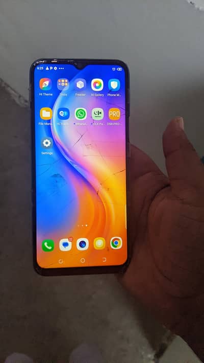 Tecno Spark 4 10by8  phone bulkul ok ha use ma touch crack ha