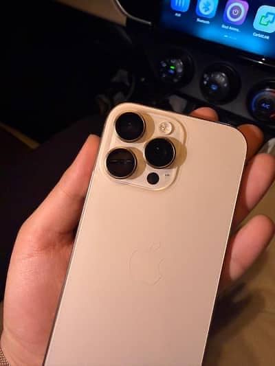 Apple iPhone 16 Pro Max 0