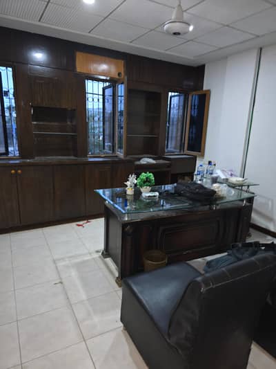Sami furnished office for rent 1000sqft in shahar e Faisal.