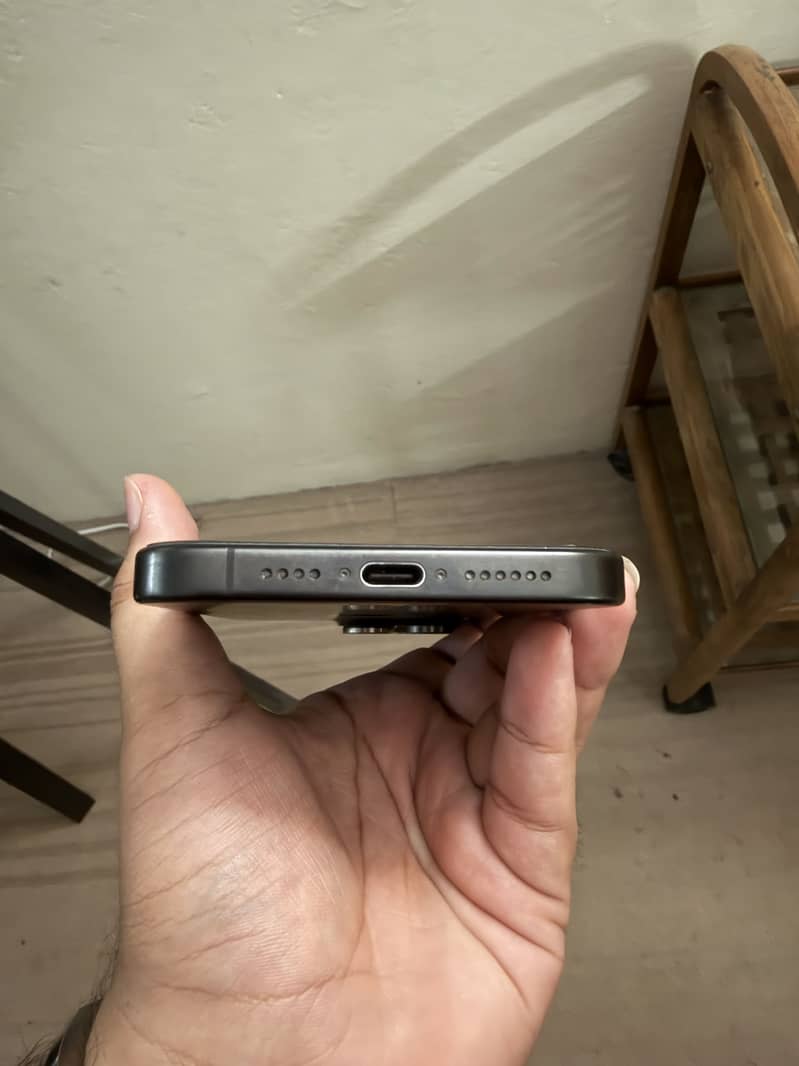 Apple iPhone 15 Pro Max 1