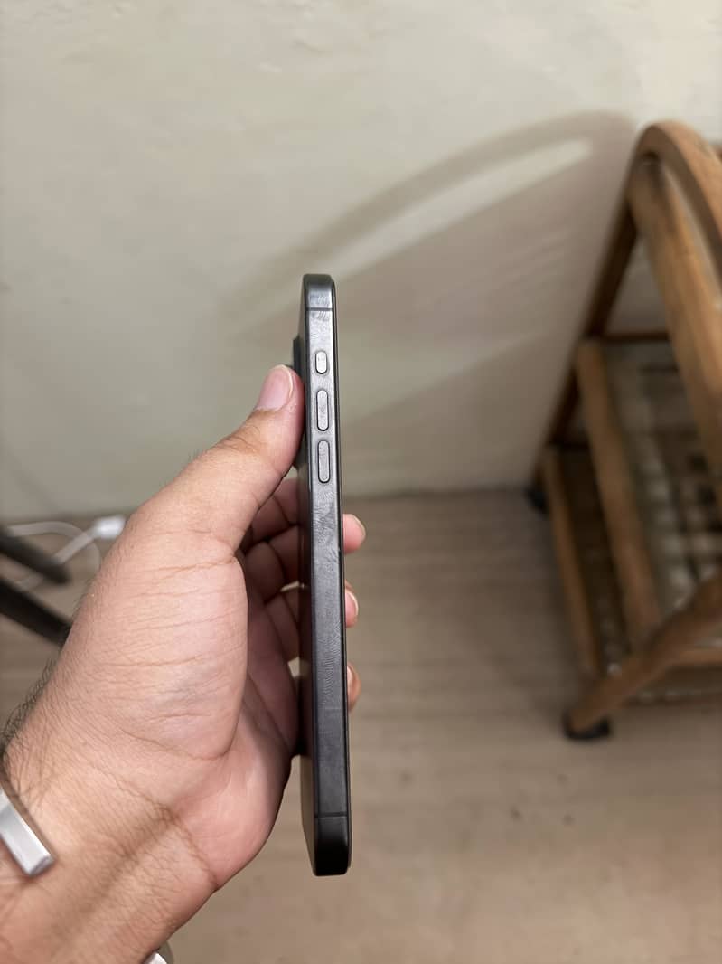 Apple iPhone 15 Pro Max 2