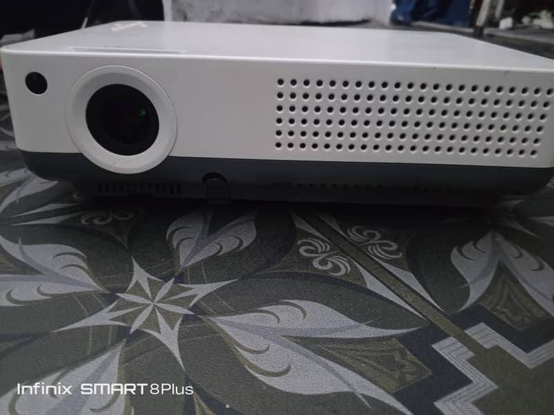 projector (Sanyo) 3