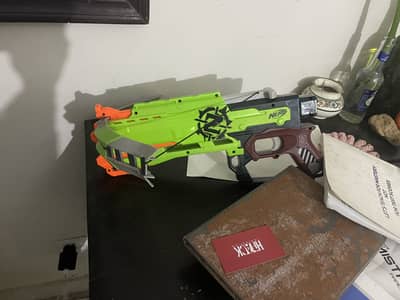 Nerf Zombiesteike collectors toy