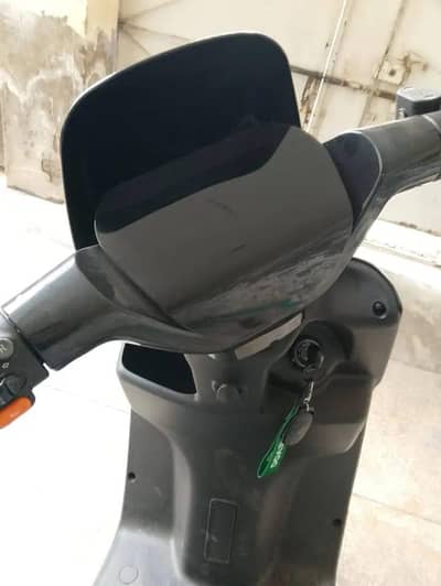 Revoo A12 electric scoty