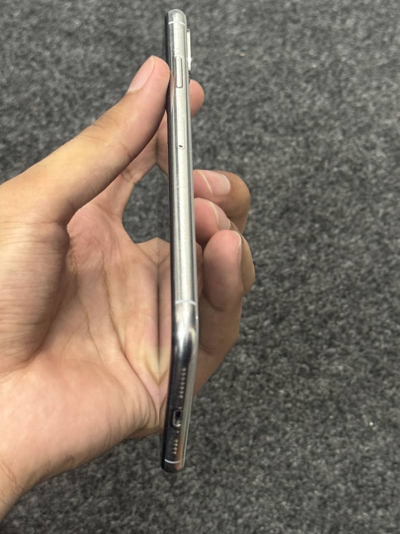 Apple iPhone XS Max 1