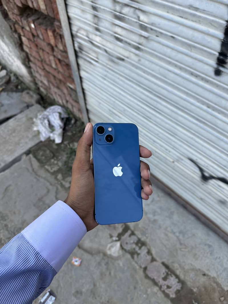 Apple iPhone 13 0