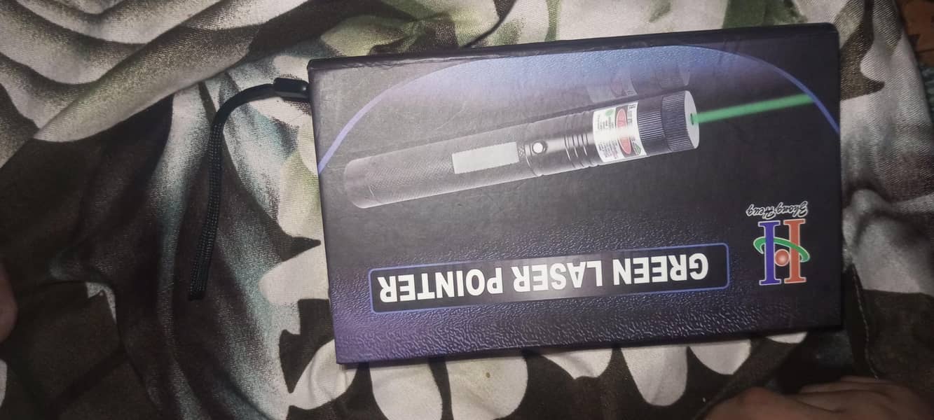 High Green Laser pointer With box new 1