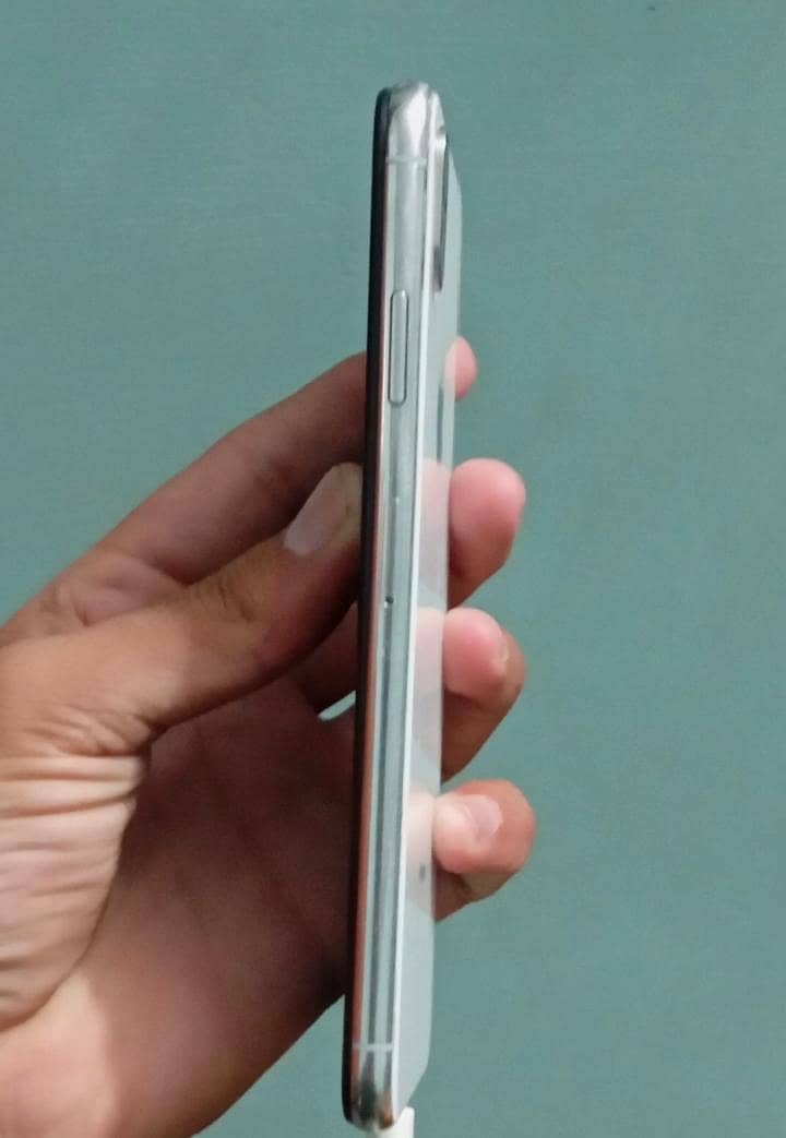 Apple iPhone XS Max 0