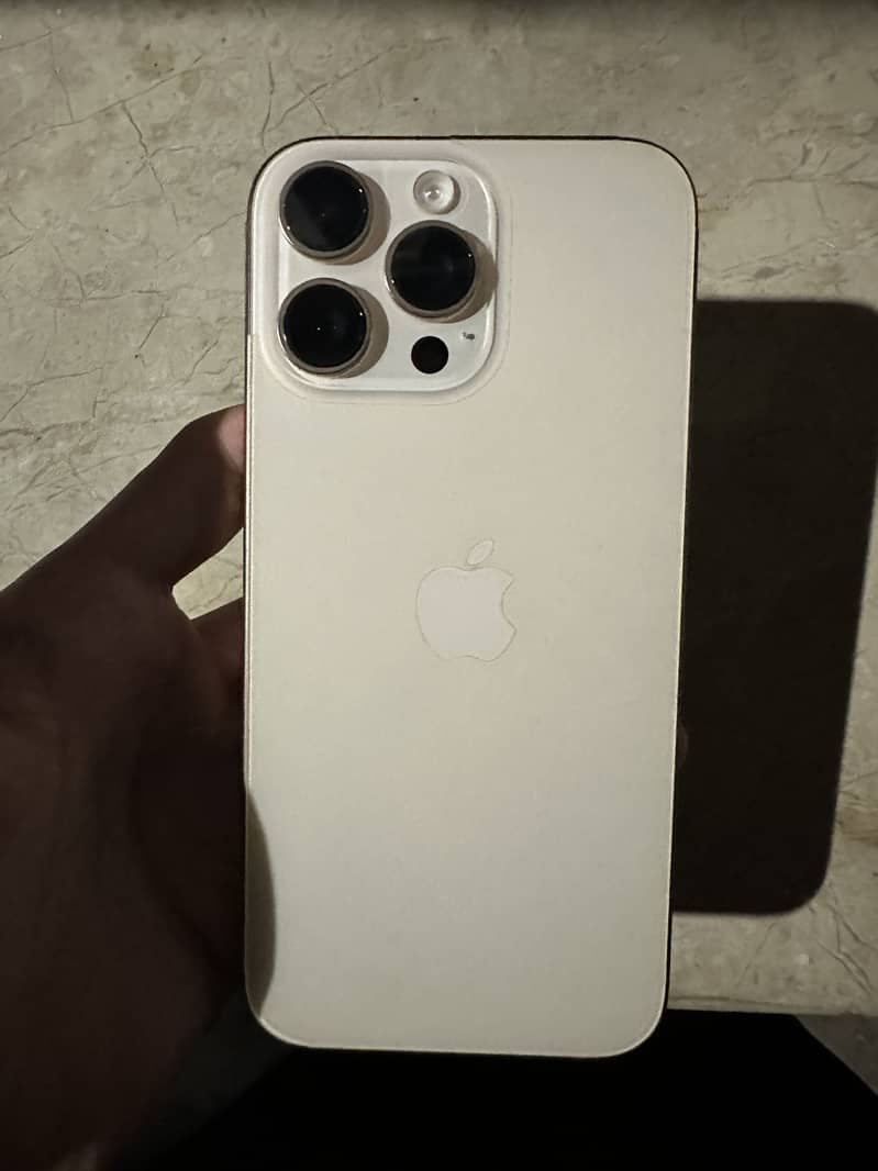 Apple iPhone 16 Pro Max 2