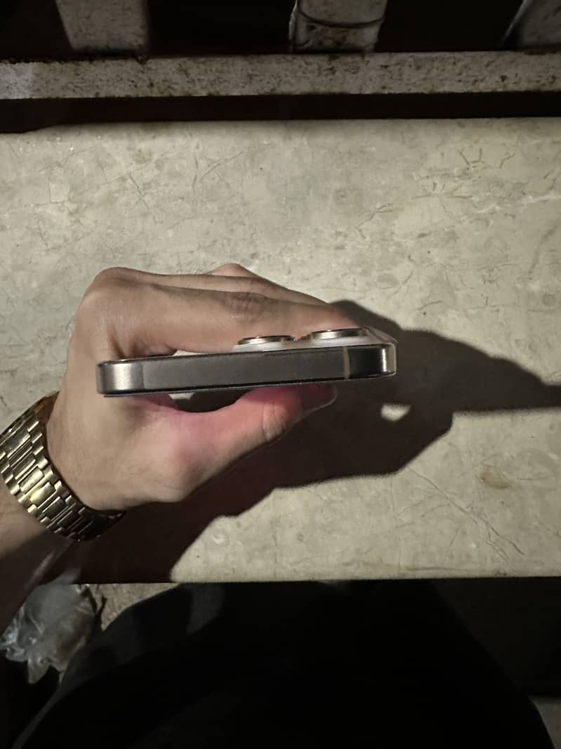 Apple iPhone 16 Pro Max 5