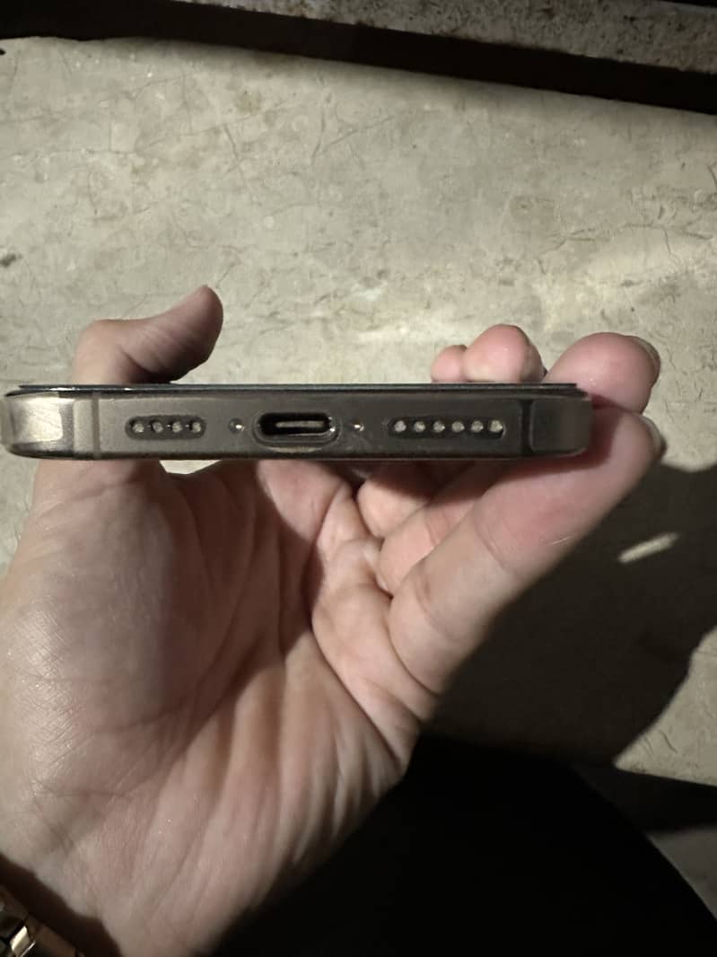 Apple iPhone 16 Pro Max 7