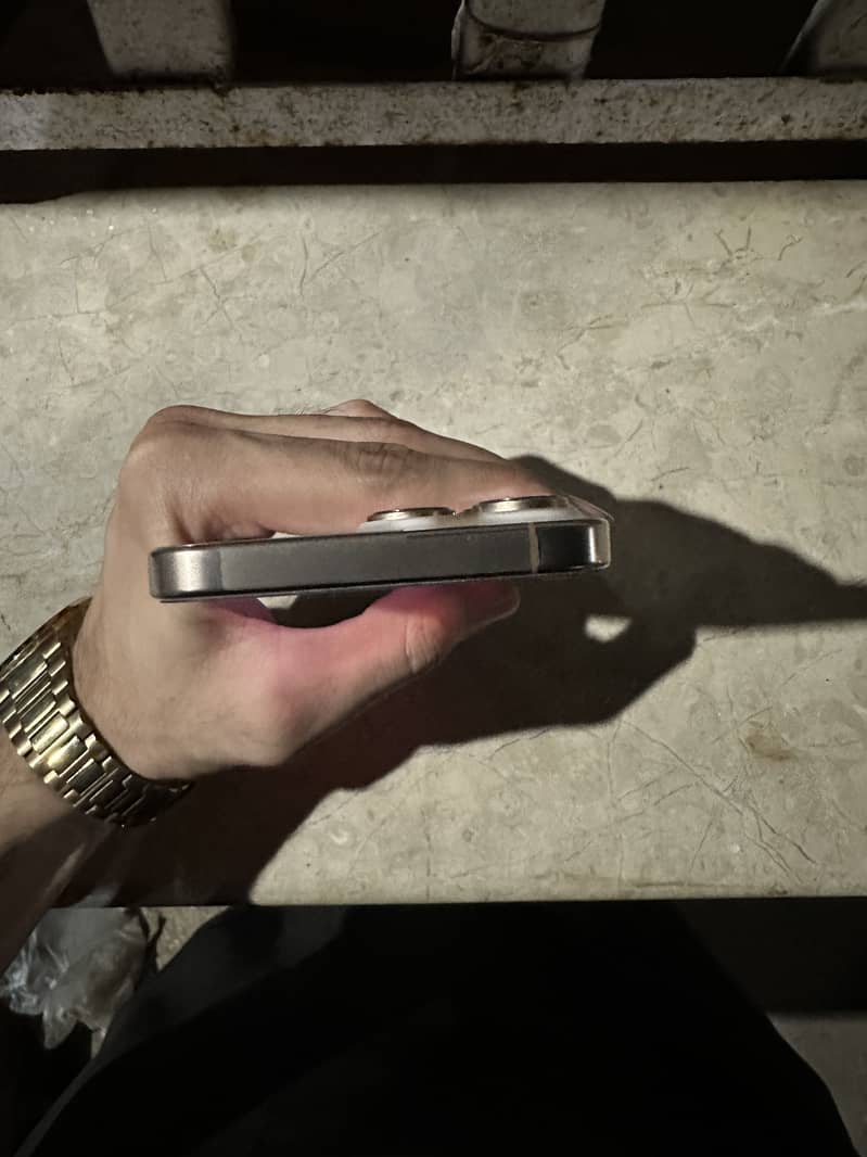 Apple iPhone 16 Pro Max 8