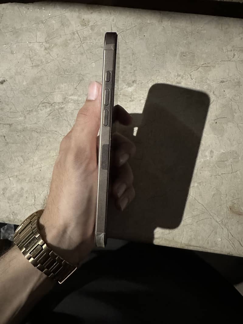 Apple iPhone 16 Pro Max 10