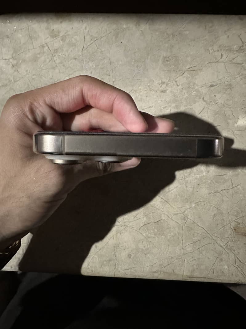 Apple iPhone 16 Pro Max 12
