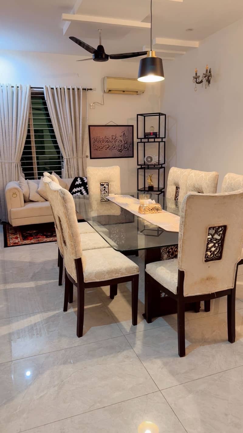 Dinnig table 1