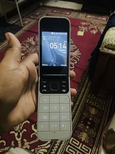 Nokia 2720 Flip
