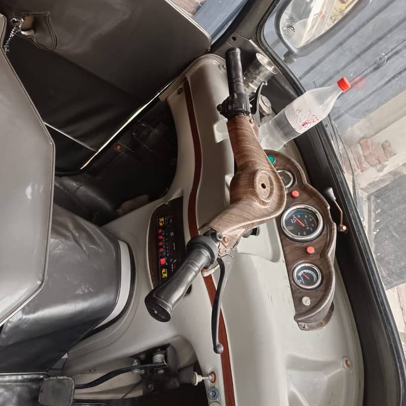 Auto rickshaw 2