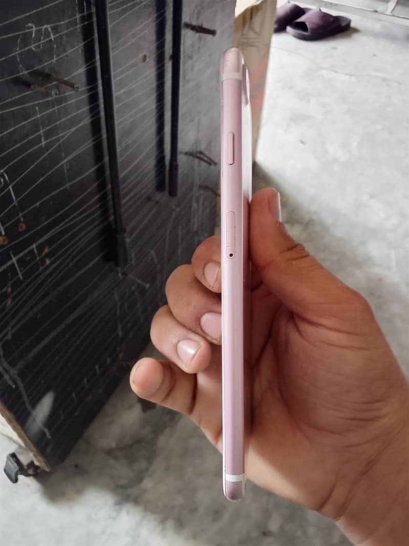 Apple iPhone 7 Plus 6