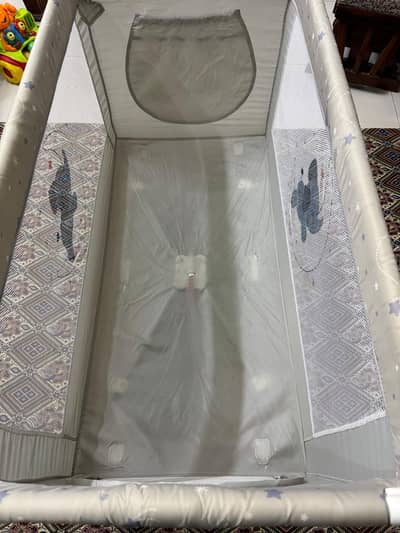 Tinnies baby cot