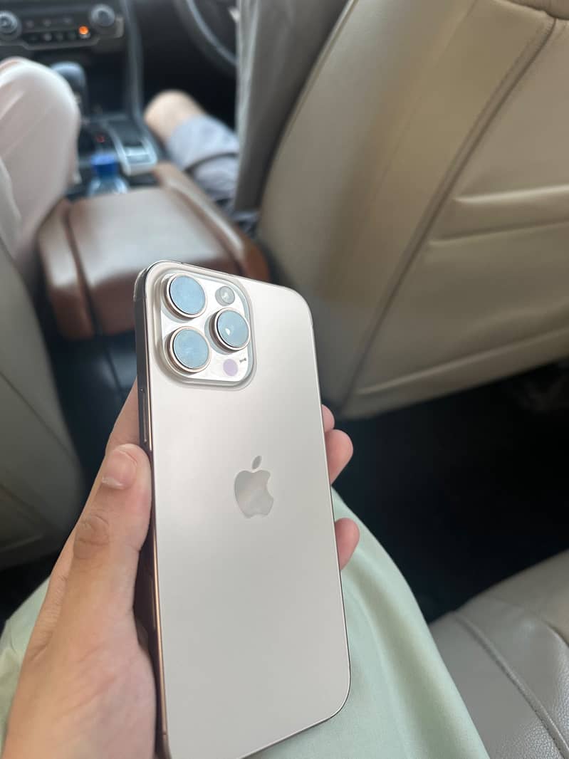 Apple iPhone 16 Pro Max 1